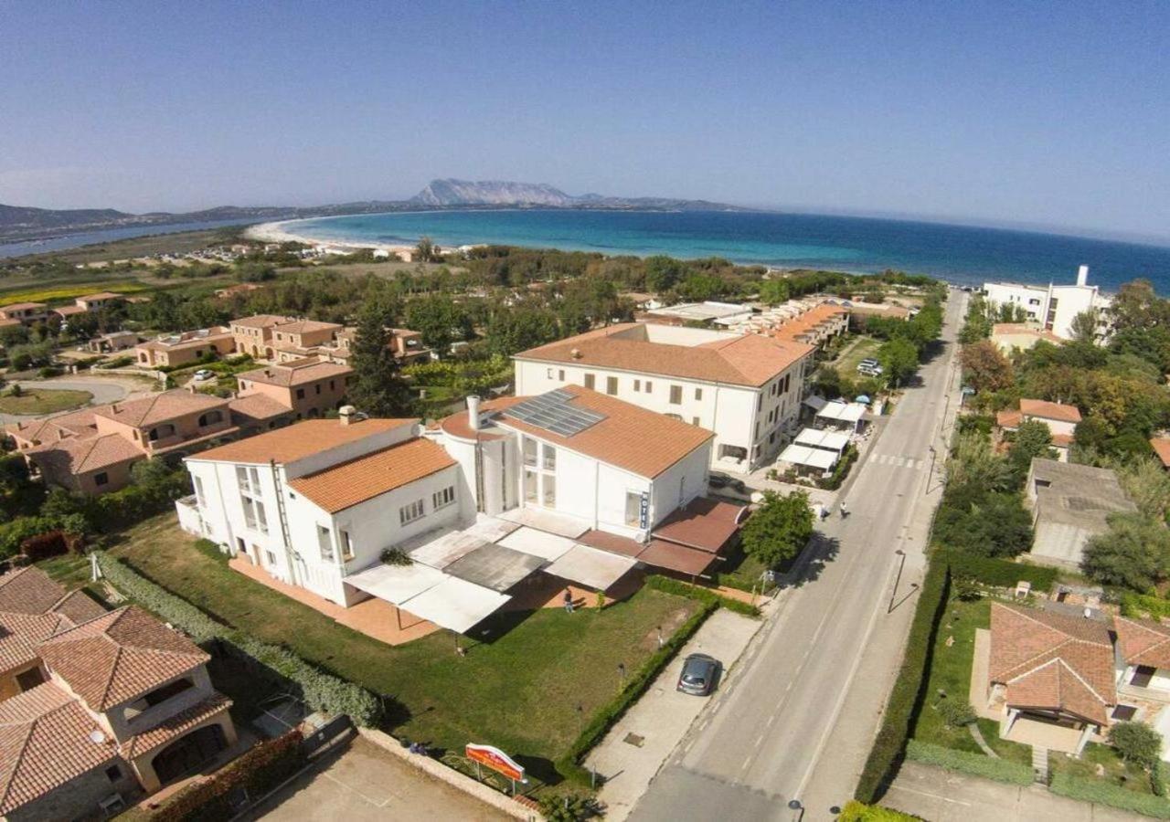 Hotel Al Faro Сан-Теодоро Экстерьер фото