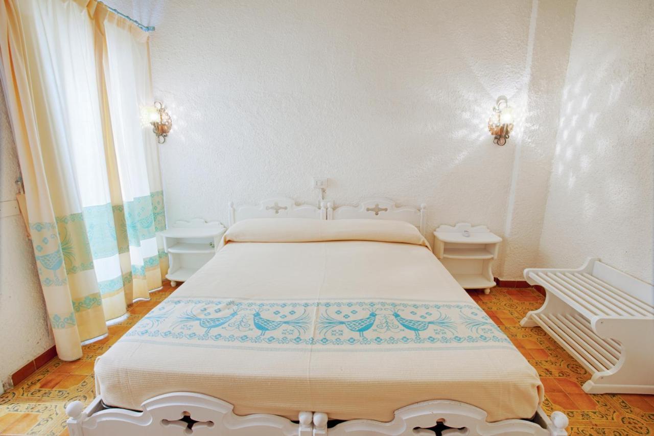 Hotel Al Faro Сан-Теодоро Экстерьер фото