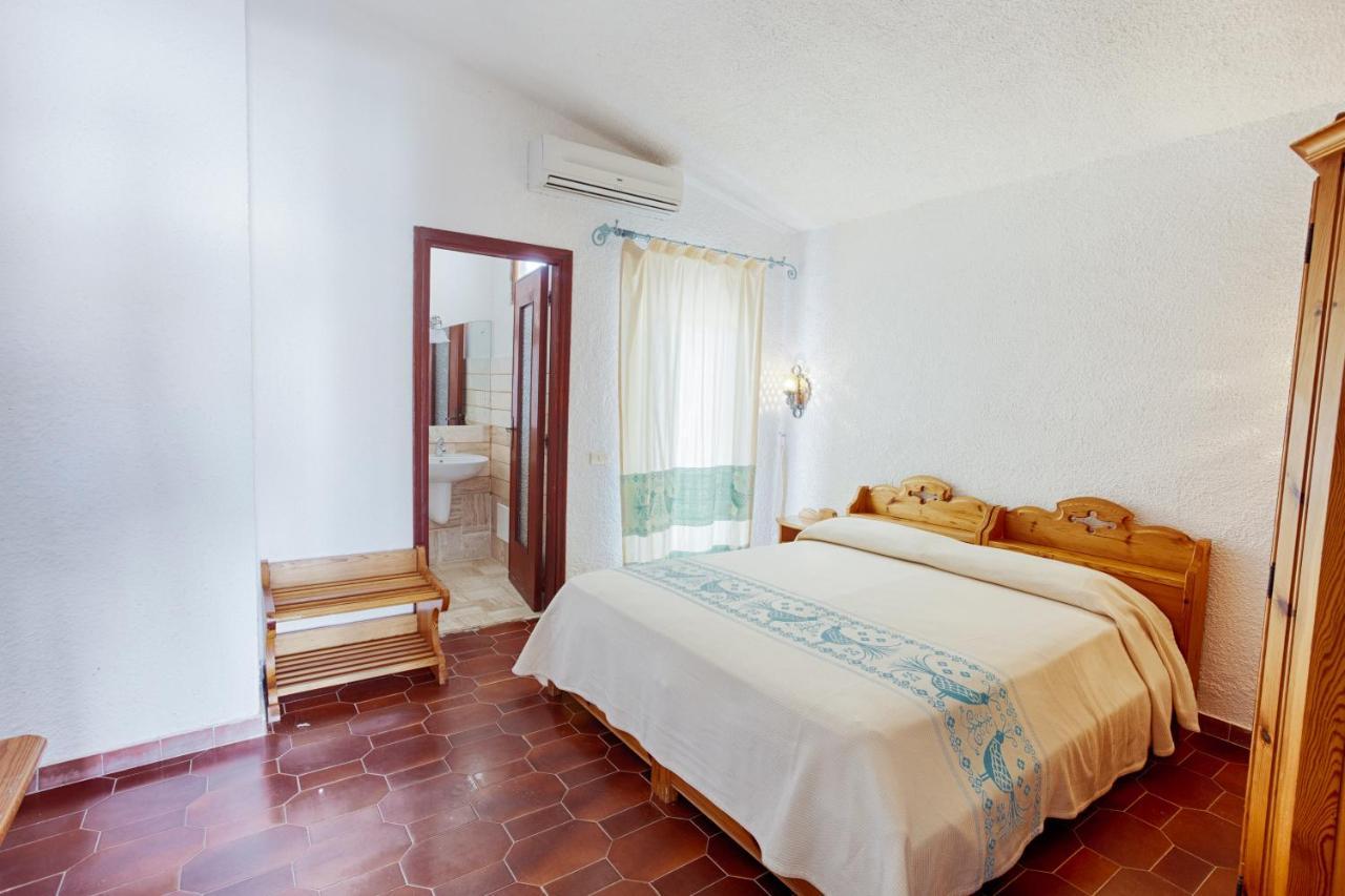 Hotel Al Faro Сан-Теодоро Экстерьер фото